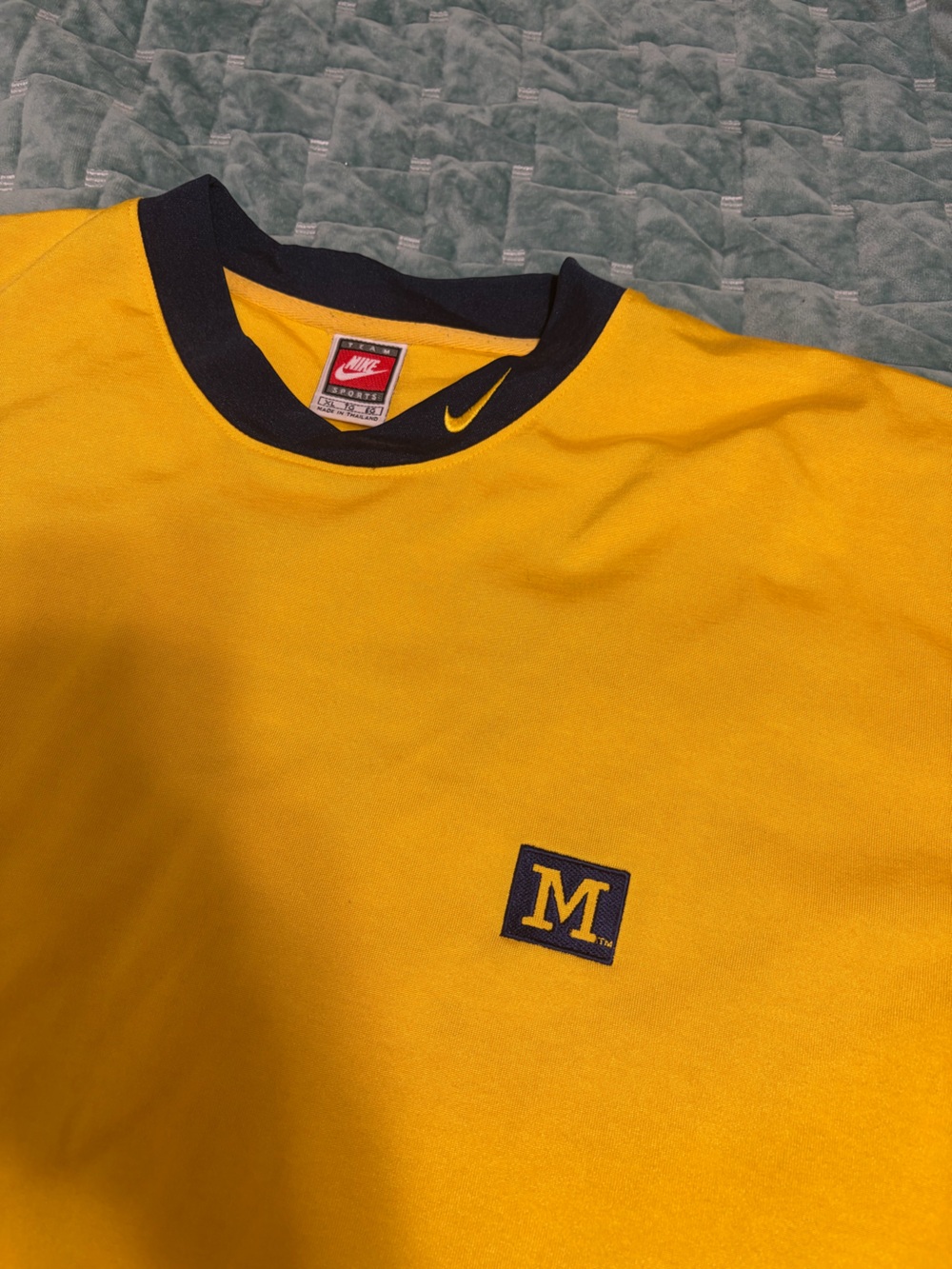 U of M Wolverines Vintage Men's XL Yellow Crewneck Jersey Shirt Long Sleeve - Picture 2 of 4